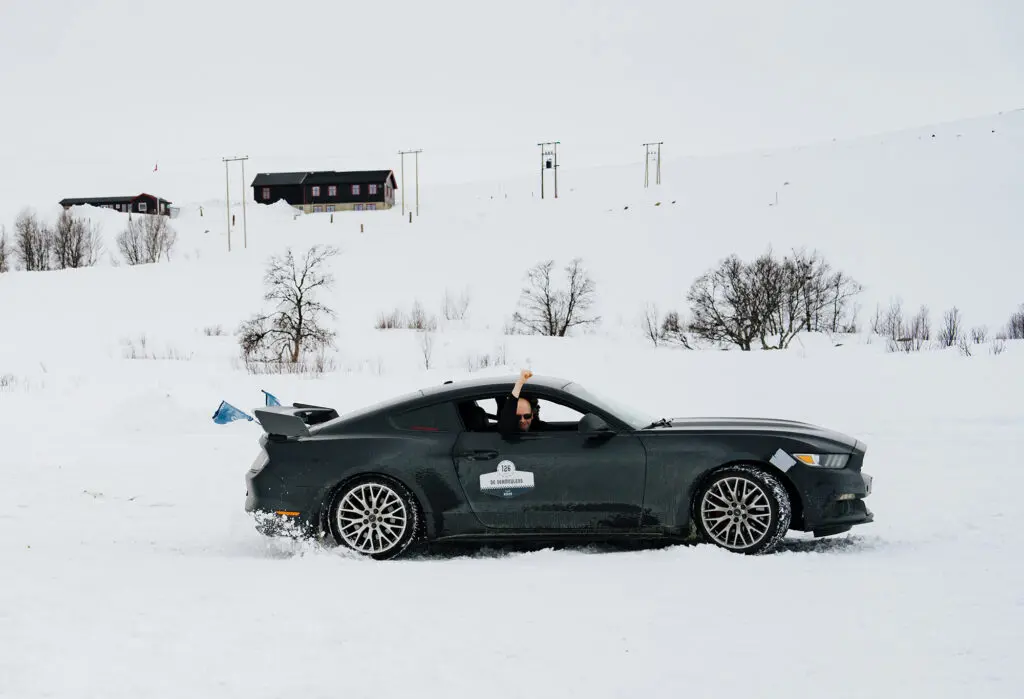 Viking Rally 2024, dérapages, donuts, neige, voiture